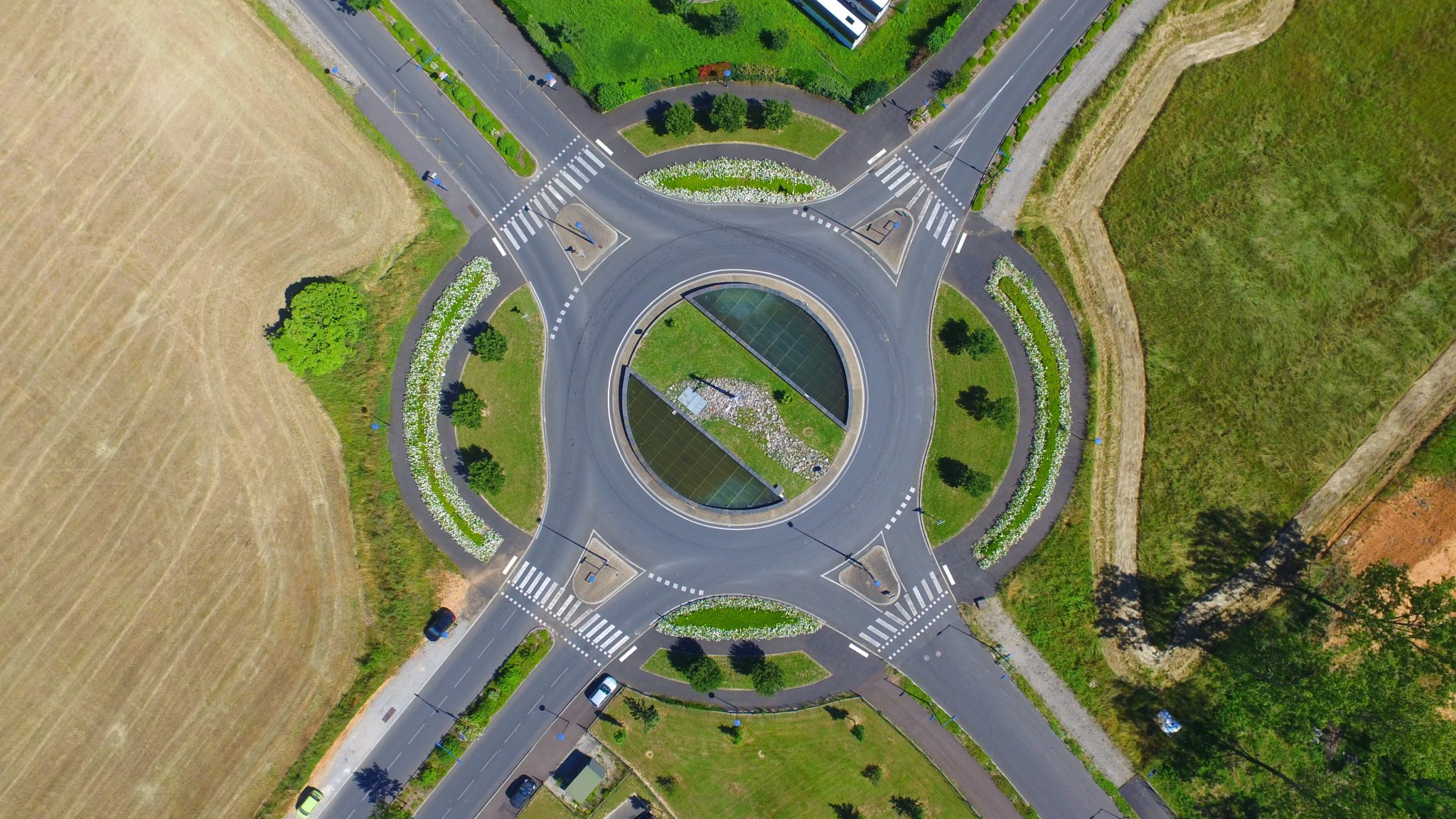 roundabouts-and-traffic-circles